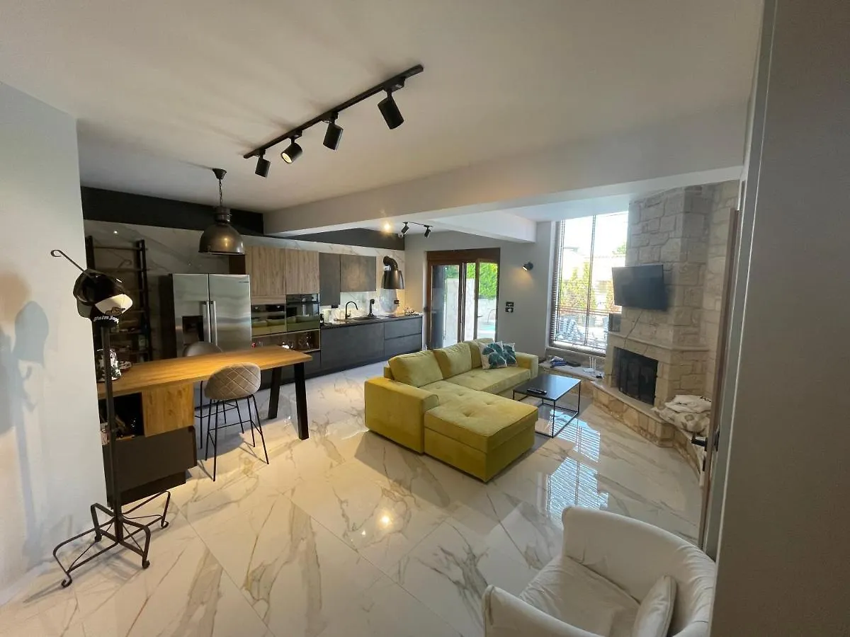 קריופיגי Sunny Seaside Villa-90 M From Beach וילה
