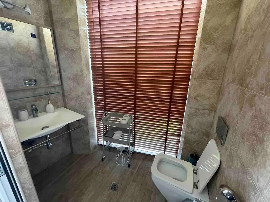 קריופיגי Sunny Seaside Villa-90 M From Beach וילה