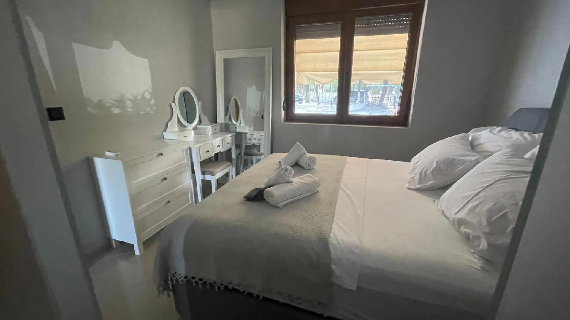 וילה קריופיגי Sunny Seaside Villa-90 M From Beach
