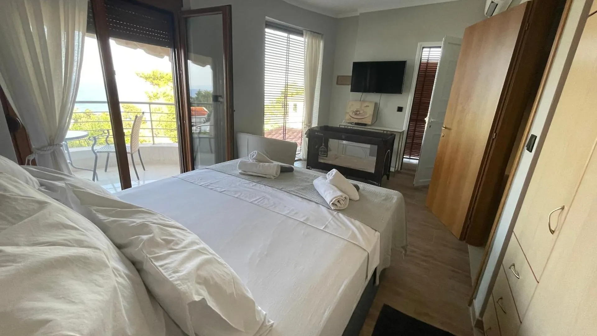 קריופיגי Sunny Seaside Villa-90 M From Beach