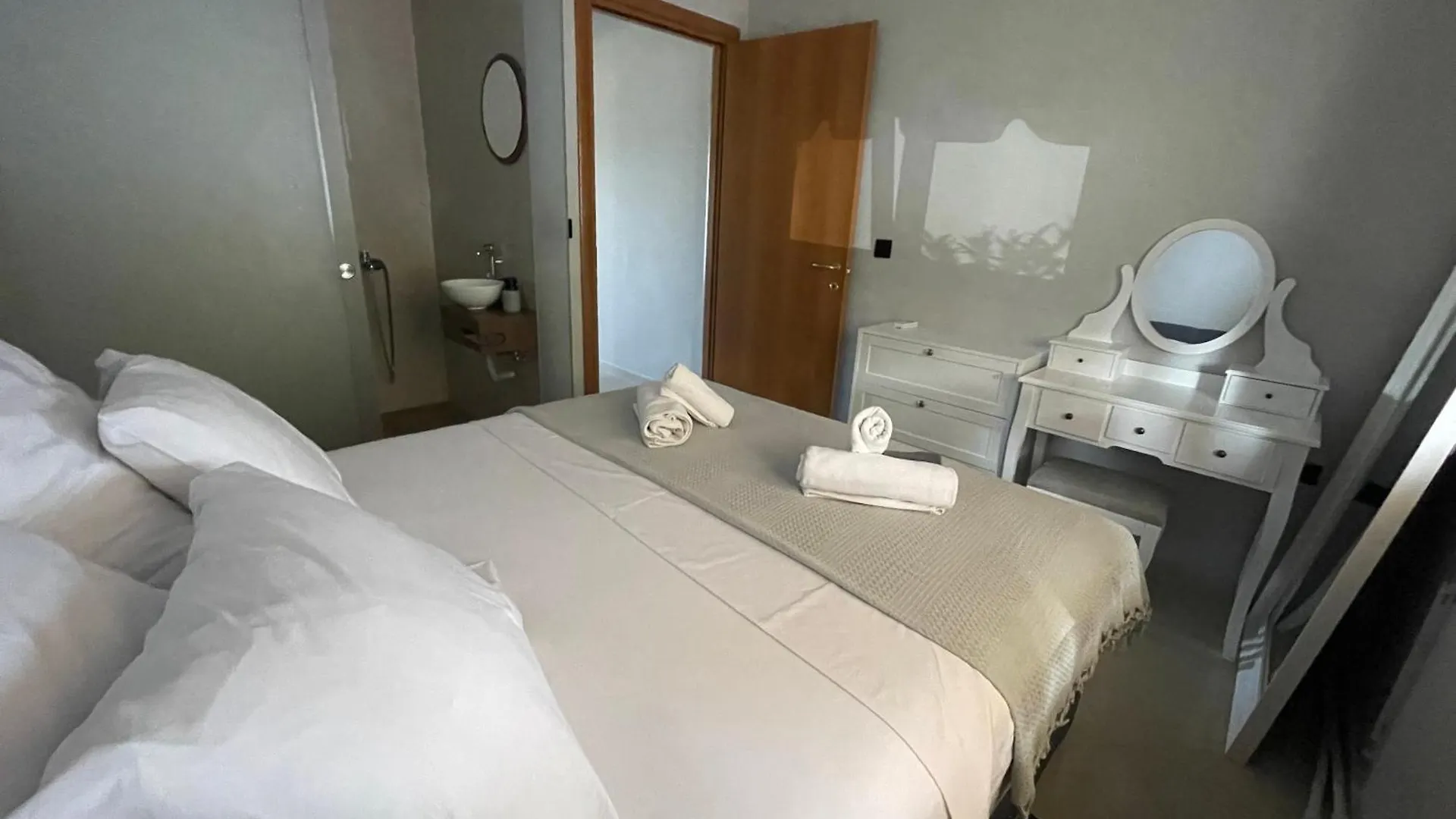 וילה קריופיגי Sunny Seaside Villa-90 M From Beach