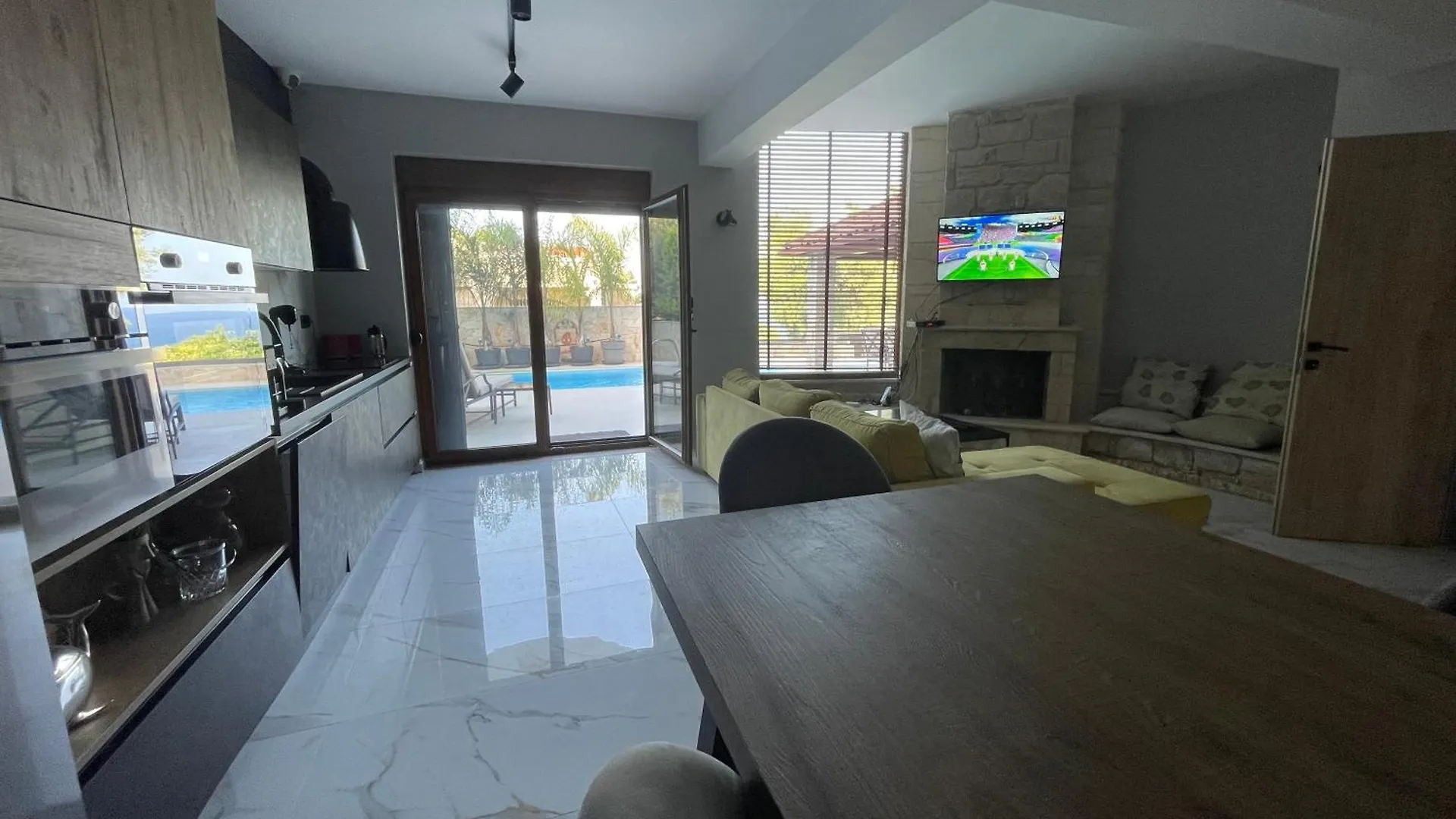 וילה קריופיגי Sunny Seaside Villa-90 M From Beach